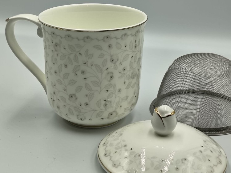 Porcelanowy Kubek z zaparzaczem i pokrywką 400ml