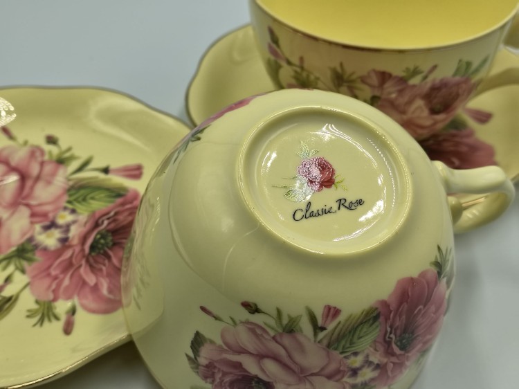 Zestaw Dwóch Filiżanek z delikatnej porcelany