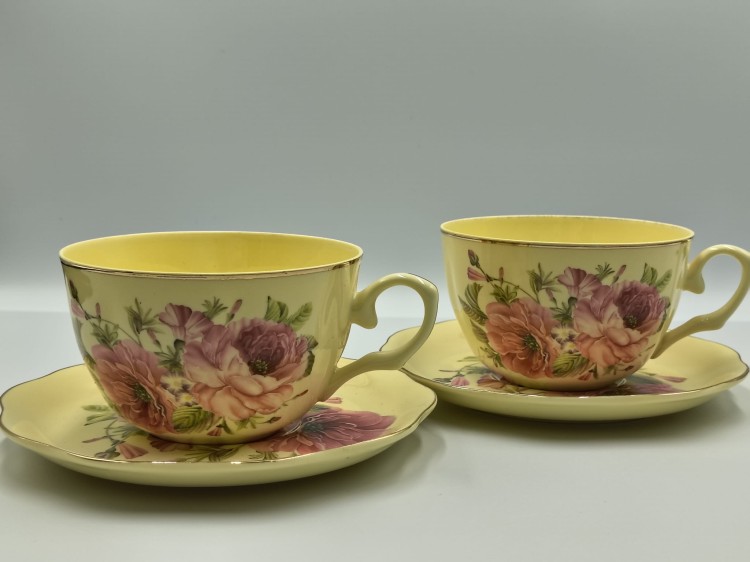 Zestaw Dwóch Filiżanek z delikatnej porcelany