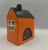 Ceramiczny Domek z Czarnym Dachem