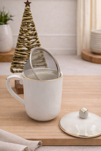 Kubek ceramiczny z zaprzaczem i pokrywką